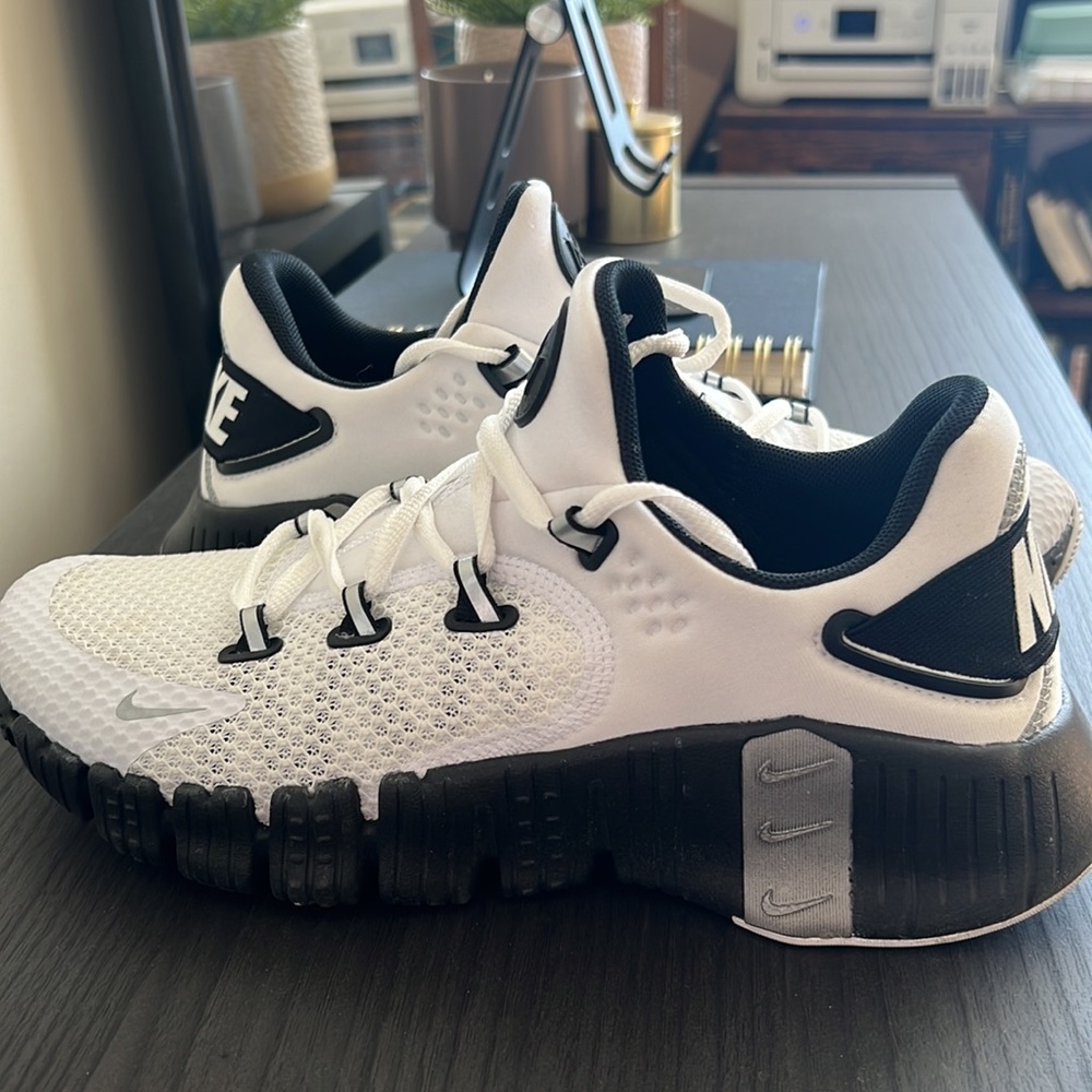 Nike Free Metcon 4 Premium, Size 9